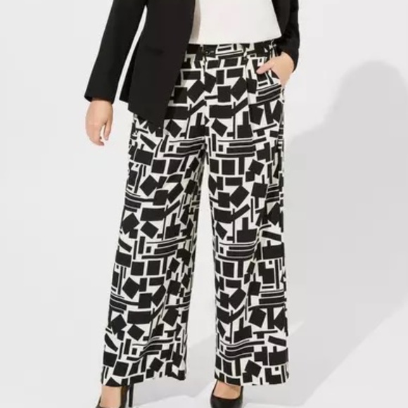 Torrid Geo Print Wide Leg Crepe Pant Size 24 - Picture 3 of 5